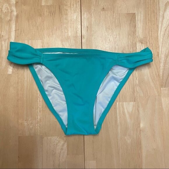 Victoria’s Secret Heart Halter Bikini - Picture 2 of 9